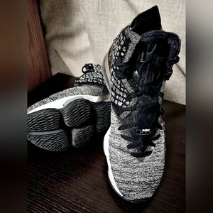 Nike LeBron 17 Size 8